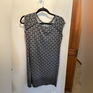 Max Studio Black and White Sleeveless Top